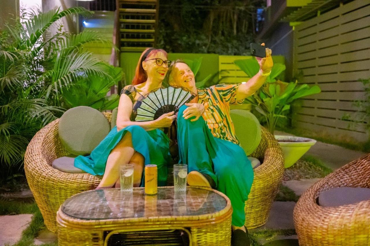 Locomo Boutique, Morjim - Stay Work Eat Екстериор снимка