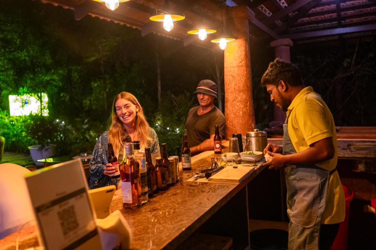 Locomo Boutique, Morjim - Stay Work Eat Екстериор снимка