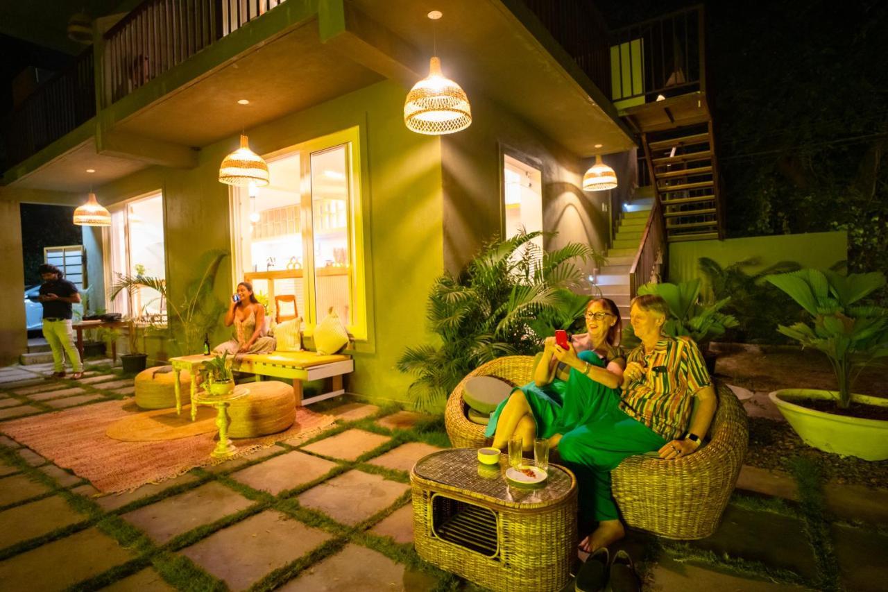 Locomo Boutique, Morjim - Stay Work Eat Екстериор снимка