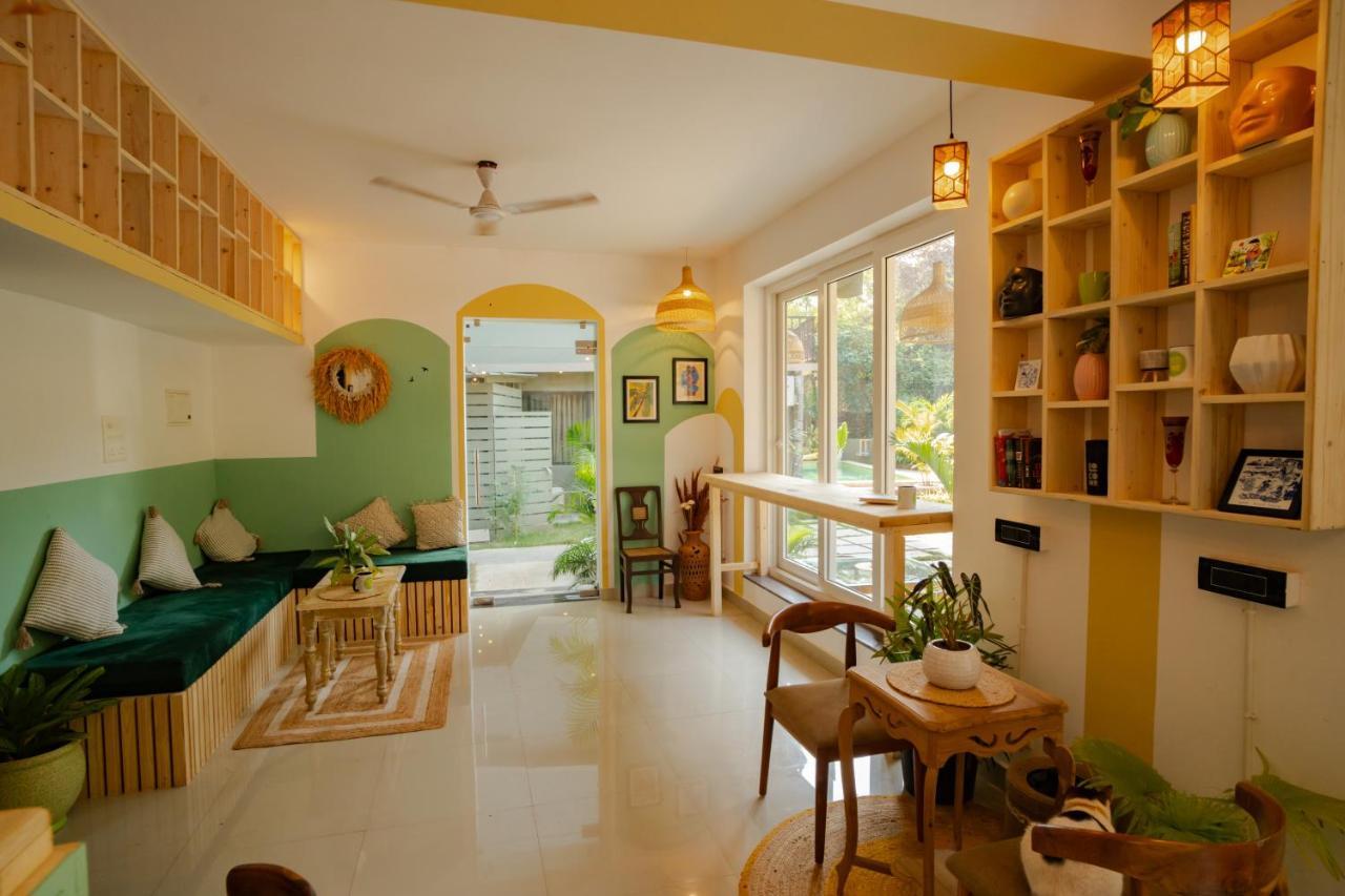 Locomo Boutique, Morjim - Stay Work Eat Екстериор снимка