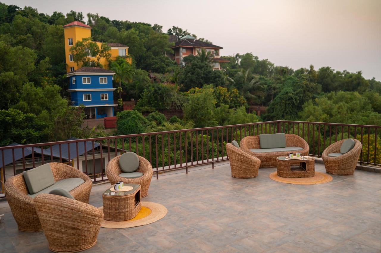 Locomo Boutique, Morjim - Stay Work Eat Екстериор снимка