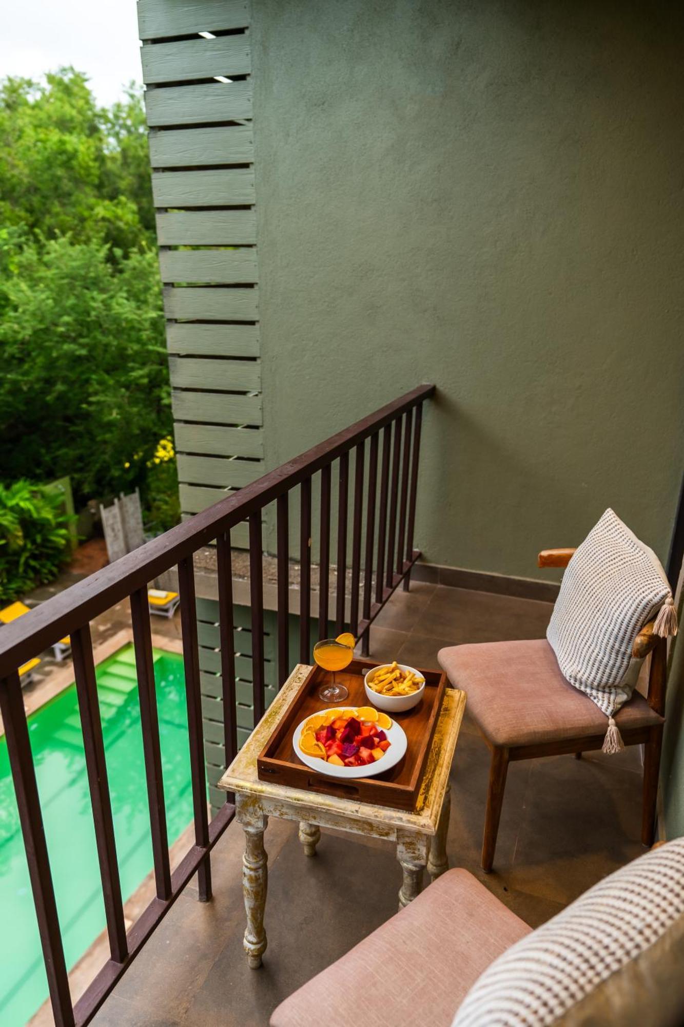 Locomo Boutique, Morjim - Stay Work Eat Екстериор снимка