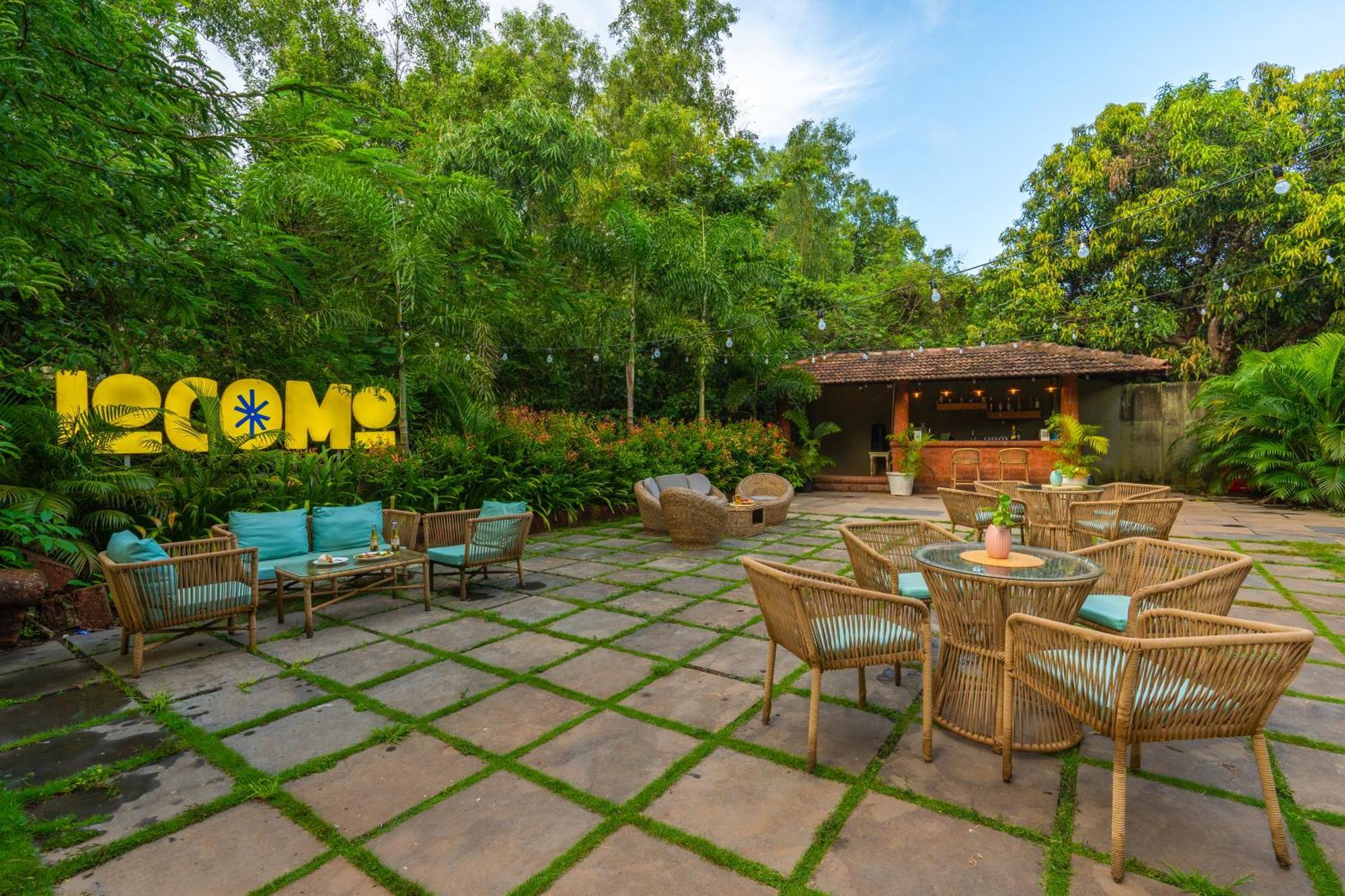 Locomo Boutique, Morjim - Stay Work Eat Екстериор снимка