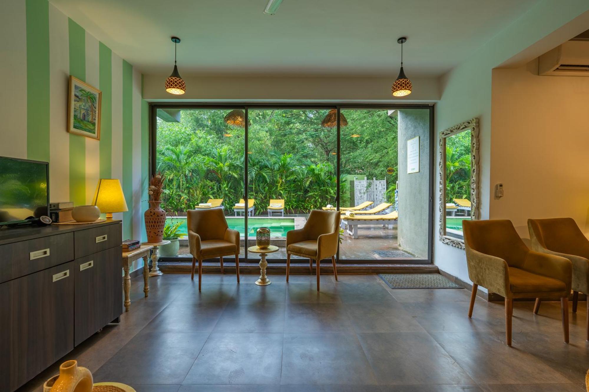 Locomo Boutique, Morjim - Stay Work Eat Екстериор снимка