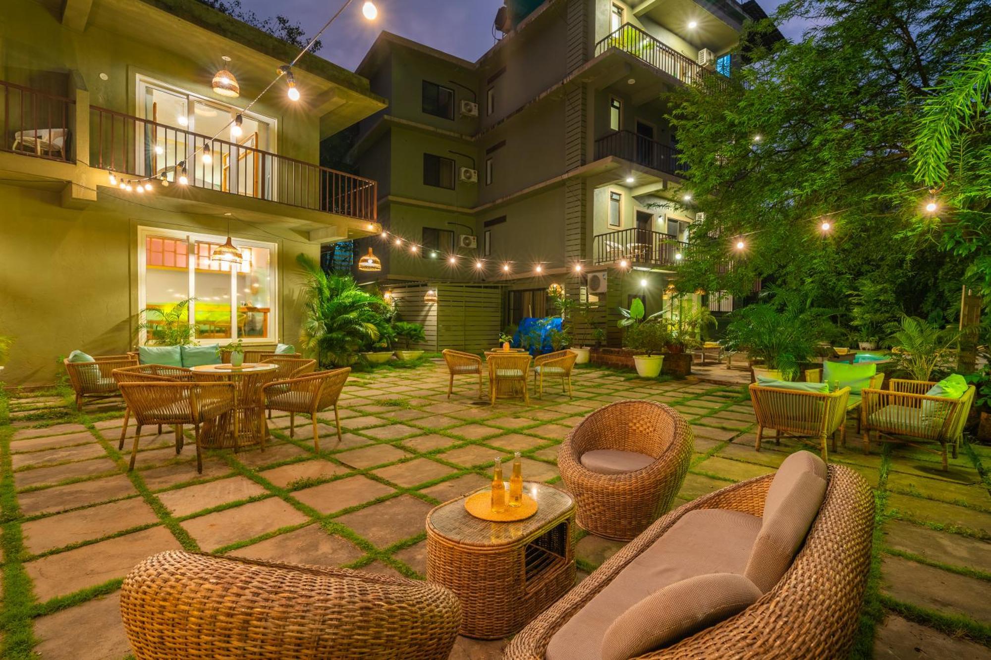 Locomo Boutique, Morjim - Stay Work Eat Екстериор снимка