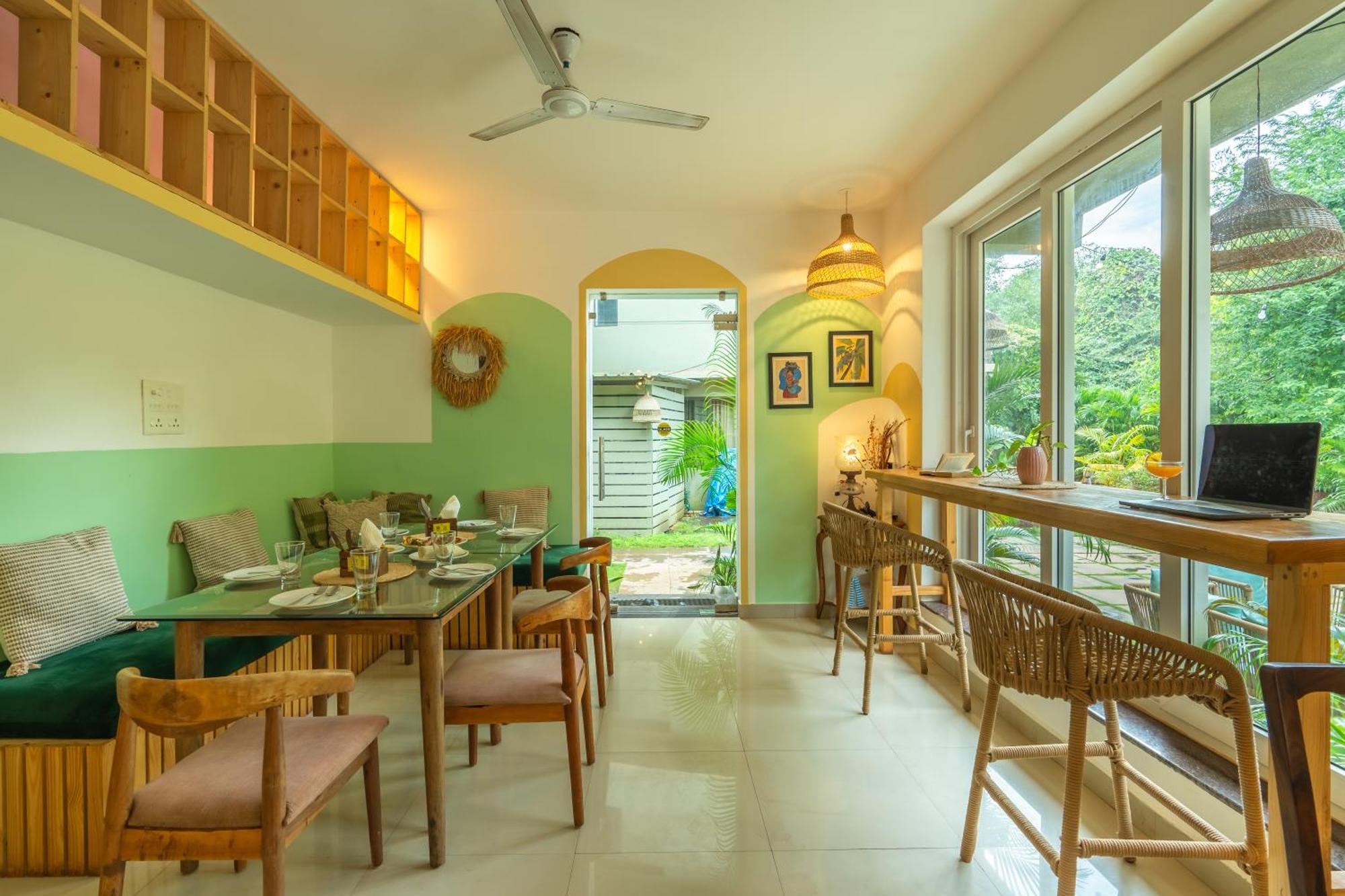 Locomo Boutique, Morjim - Stay Work Eat Екстериор снимка