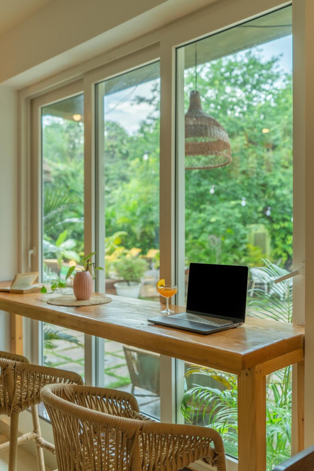 Locomo Boutique, Morjim - Stay Work Eat Екстериор снимка