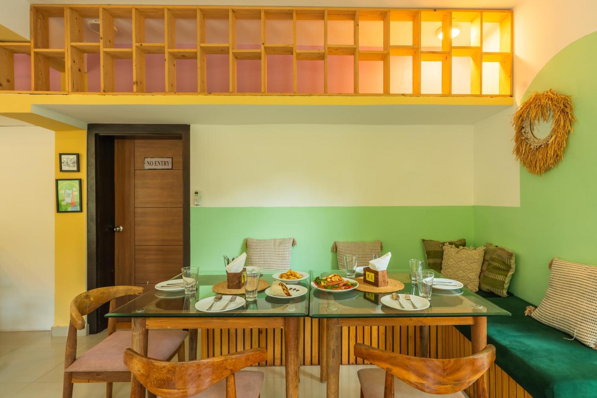 Locomo Boutique, Morjim - Stay Work Eat Екстериор снимка