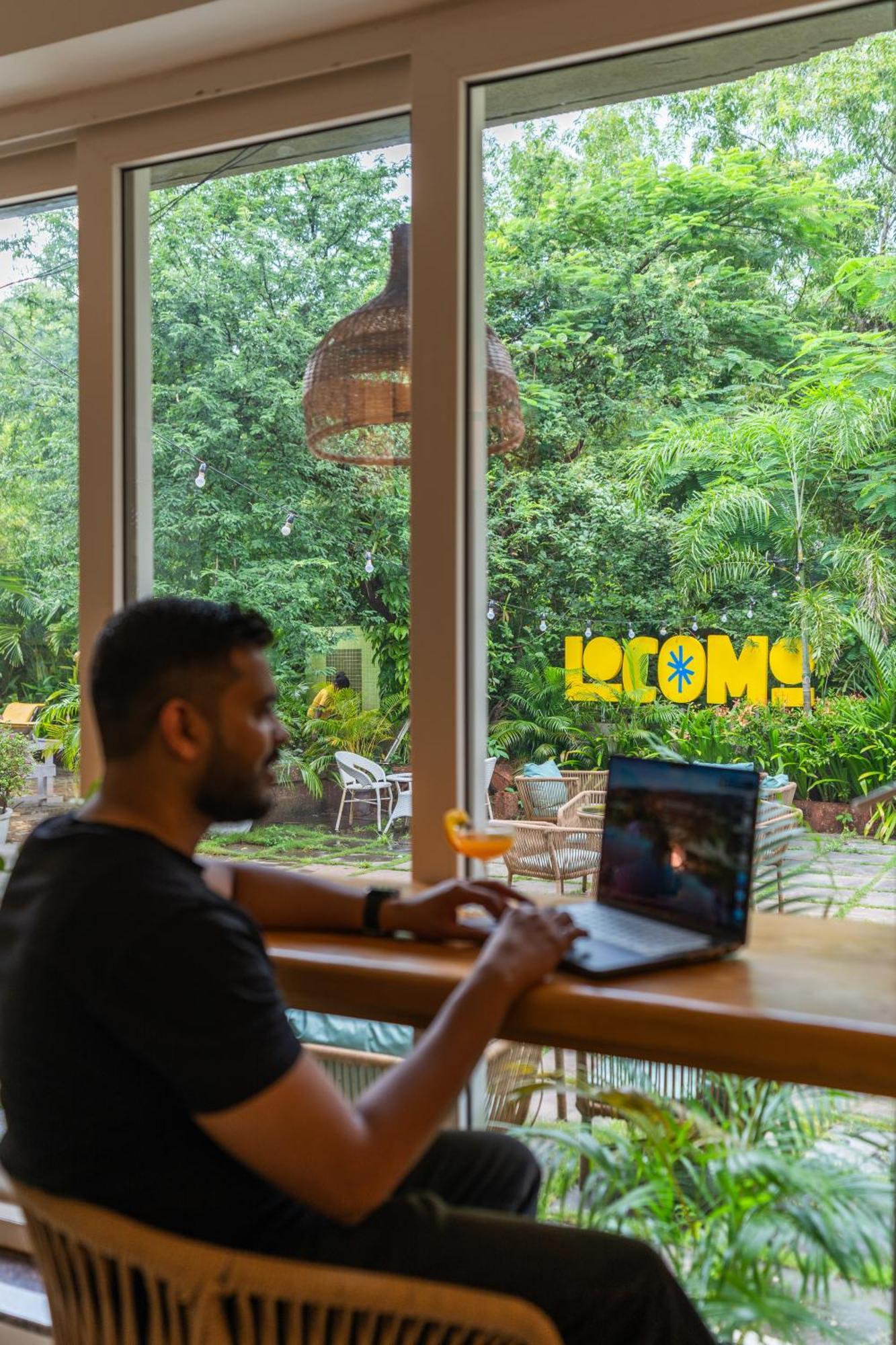 Locomo Boutique, Morjim - Stay Work Eat Екстериор снимка